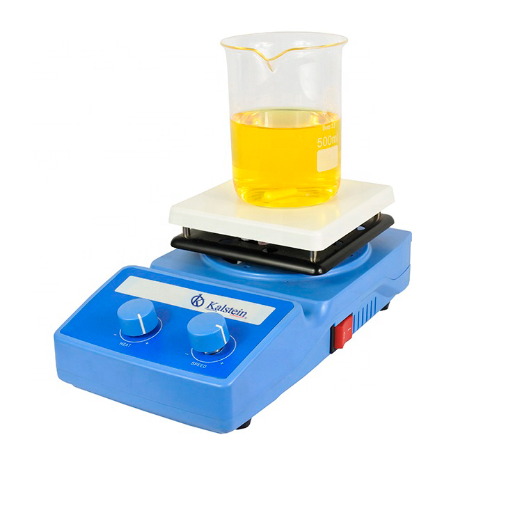 ¿Por qué es importante una plancha de calentamiento en un laboratorio?